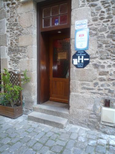דינאן Hotel De La Tour De L'Horloge מראה חיצוני תמונה