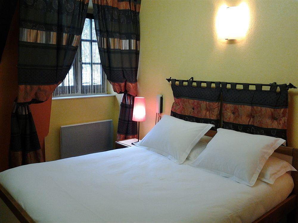 דינאן Hotel De La Tour De L'Horloge מראה חיצוני תמונה