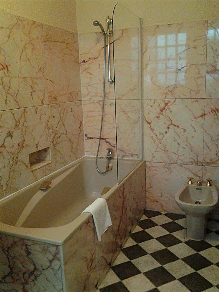 דינאן Hotel De La Tour De L'Horloge מראה חיצוני תמונה