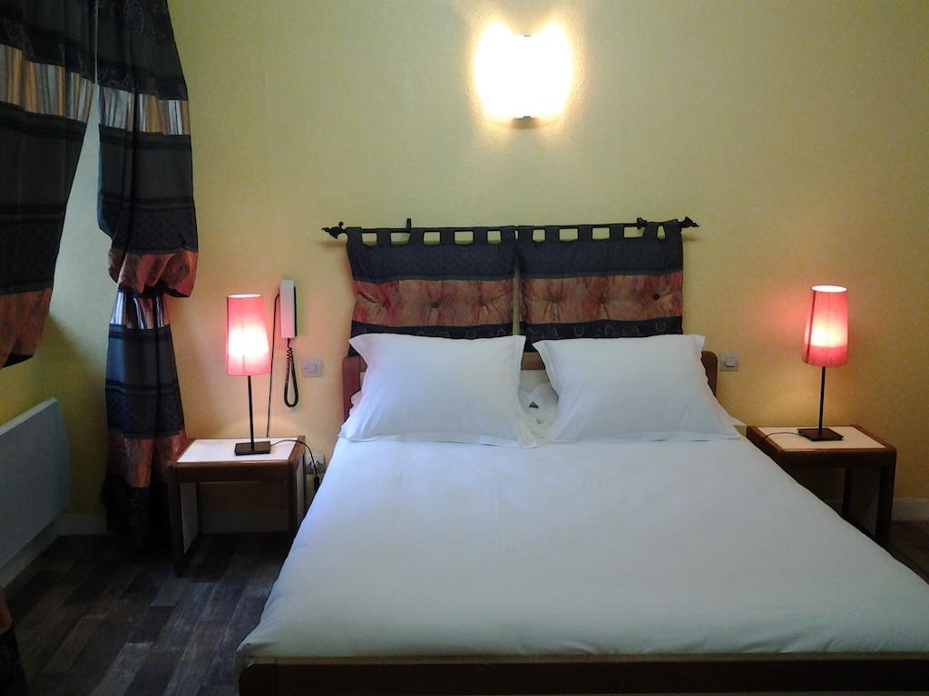 דינאן Hotel De La Tour De L'Horloge מראה חיצוני תמונה