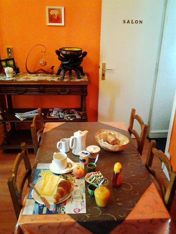 דינאן Hotel De La Tour De L'Horloge מראה חיצוני תמונה